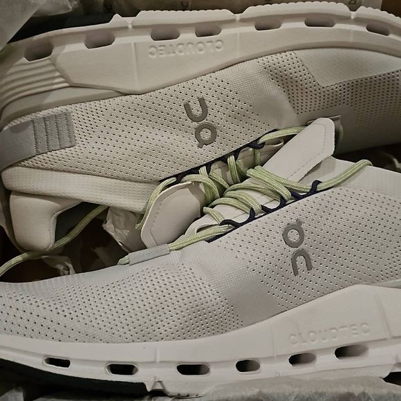 On running Cloudnova
9.5 Men's 
White mineral
Box as is - Picture 9 of 10
